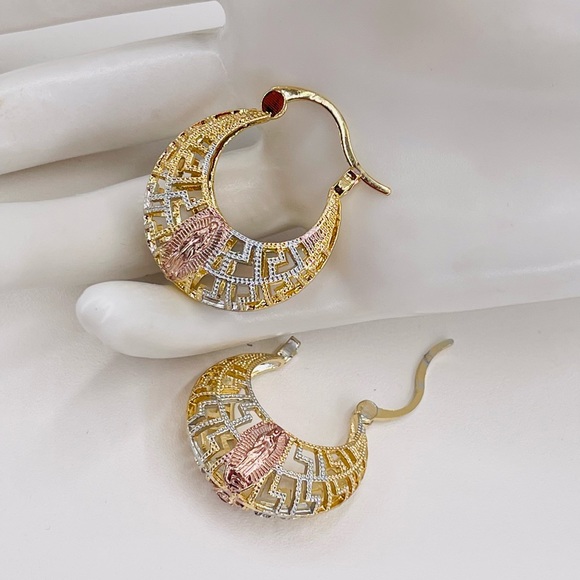 14k gold plated Virgin of Guadalupe earrings - Picture 1 of 4